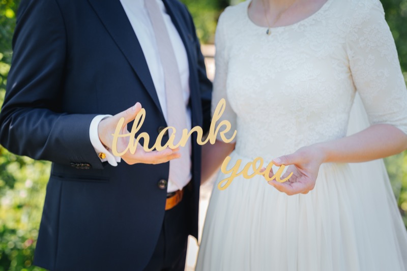 5 people who should be sent wedding thank you cards